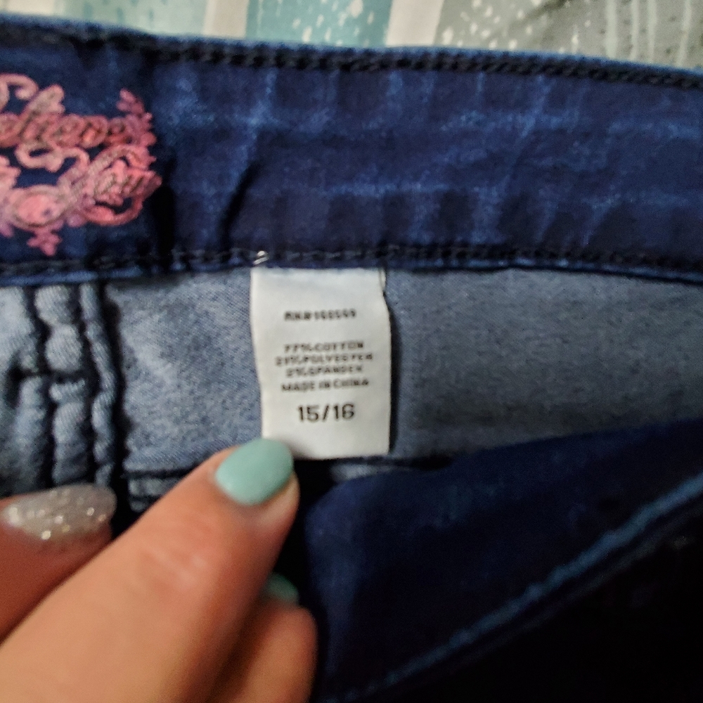 Shorts - Picture 2 of 3